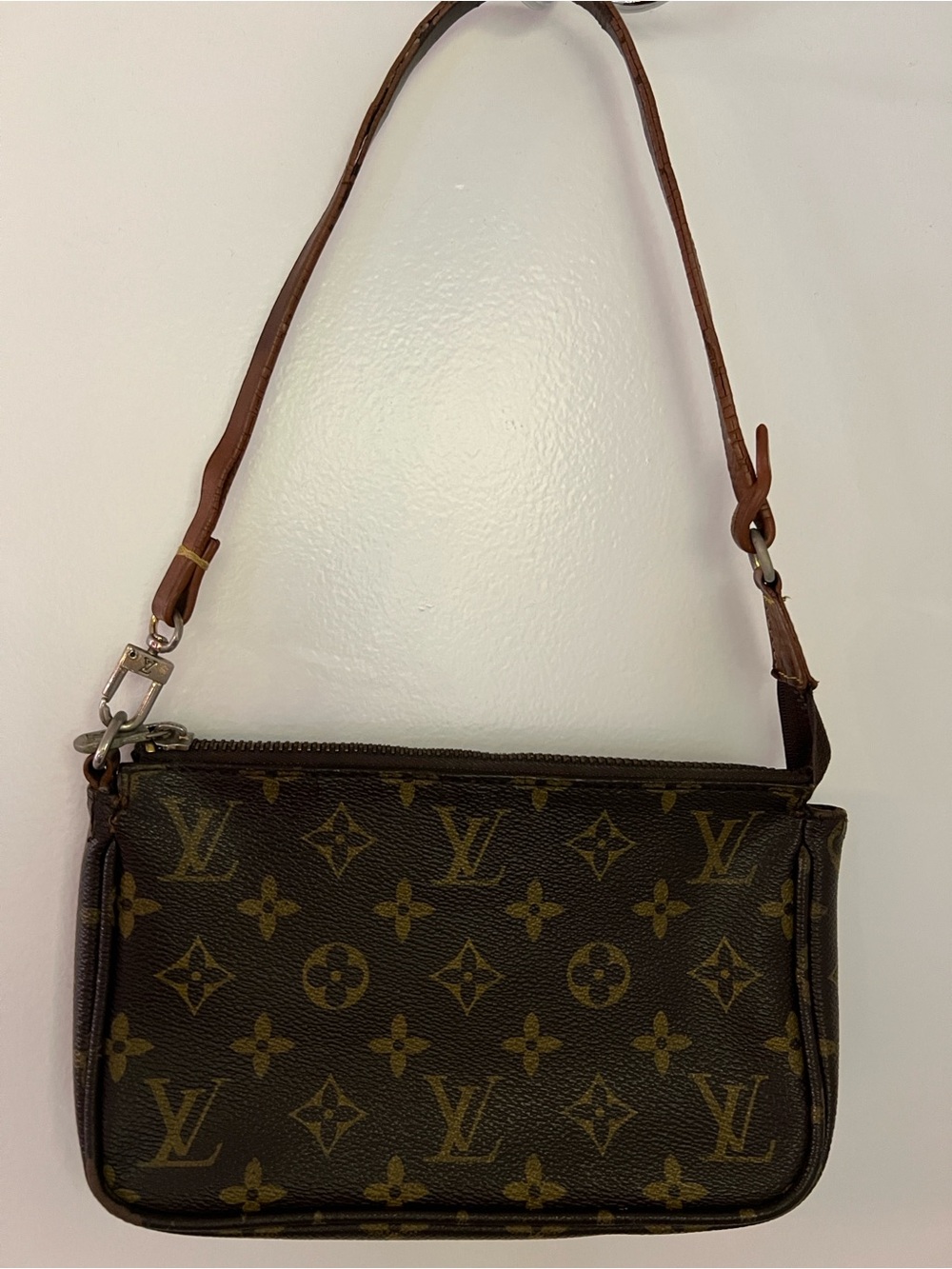 Louis Vuitton Pochette Monogram Vintage AR1021 Made in France